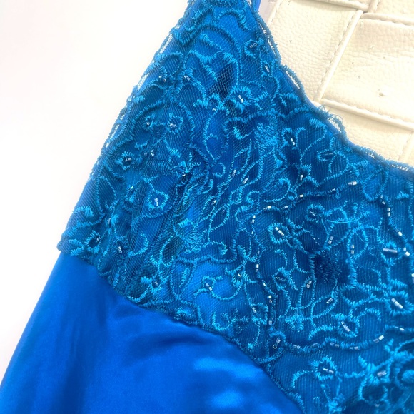 Satin beaded top cocktail dress - Picture 3 of 4